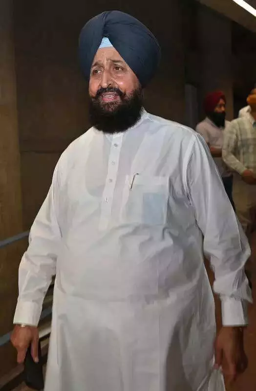 Punjab Congress Leader Bajwa Moves HC Over AAP's 'Assault on Democracy' in Polls