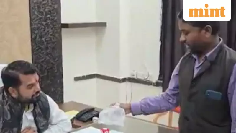 Raipur Man Brings Dead Mosquitoes to Civic Body, Demands Dengue Test