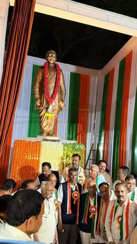 Statue of Congress Veteran B Shankaranand Unveiled in Belagavi by Minister Satish Jarkiholi