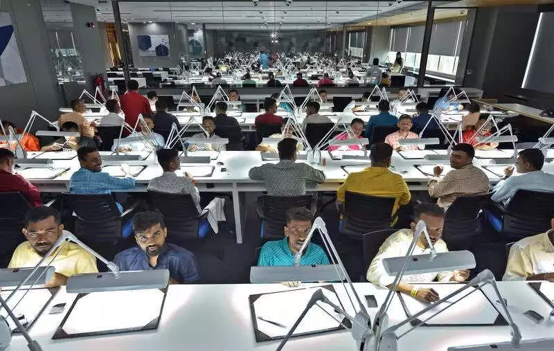 Surat Diamond Artisans' Wages Plunge 50-75% Amid Shift to Lab-Grown Gems