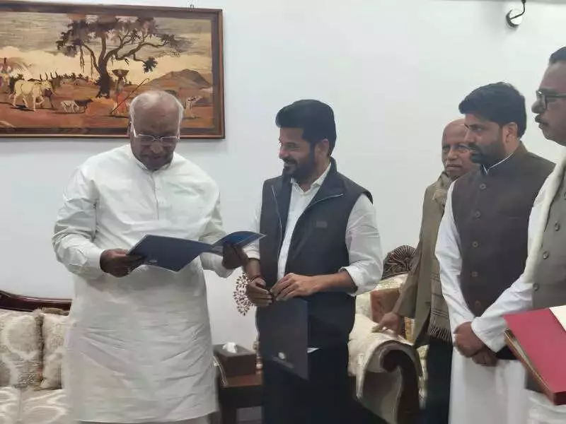 Telangana CM Revanth Reddy Deploys Ministers to Invite CMs Nationwide for Global Summit