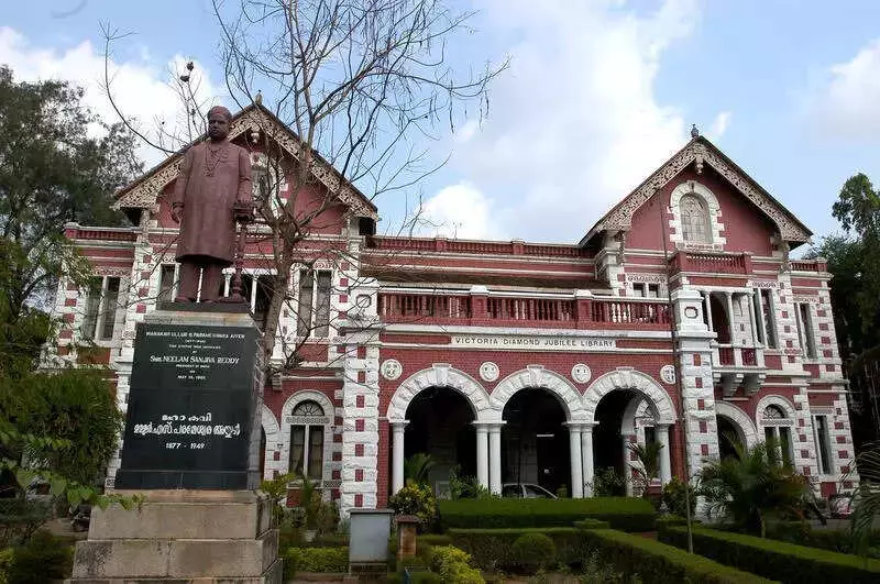 Thiruvananthapuram State Library Lacks Digital Payments, Irks Students