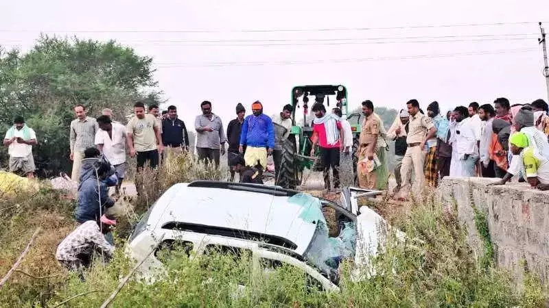 Three Family Members Die in Ballari-Siruguppa Highway Car Crash