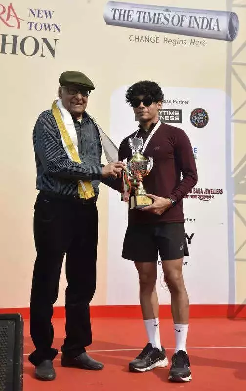TOI Natun Para 10k Marathon Draws Enthusiastic Crowd in Kolkata's New Town