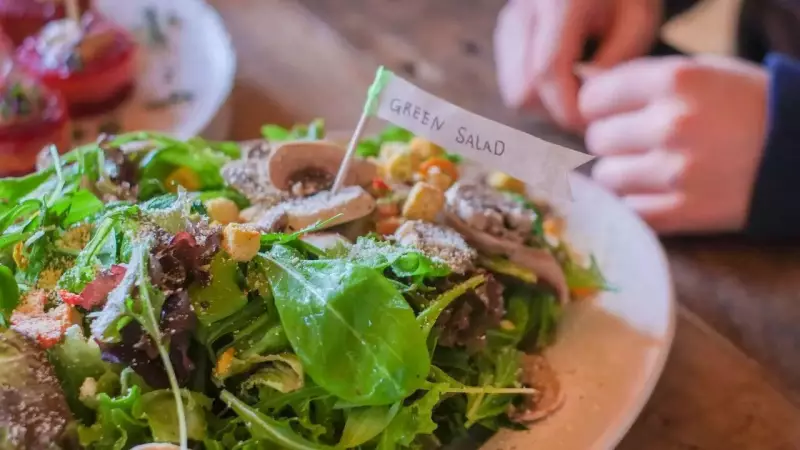 UK Surgeon Debunks Salad Myth: Green Salads Are Not High-Fibre Foods