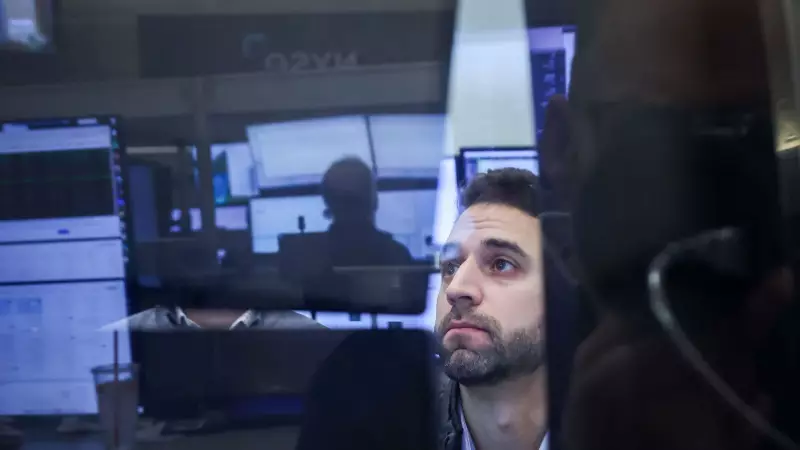 US Stocks Dip as Strong GDP Data Fuels Treasury Yield Surge