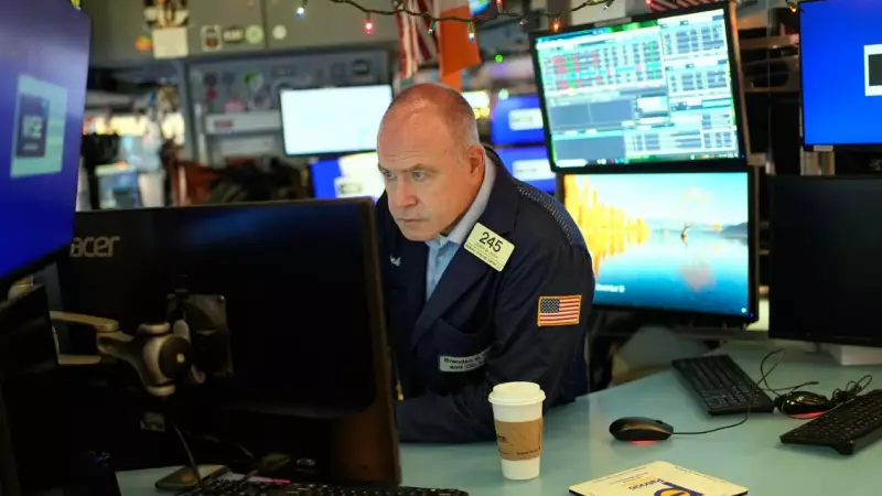 US Stocks Hold Steady Near Record Highs in Holiday-Shortened Session