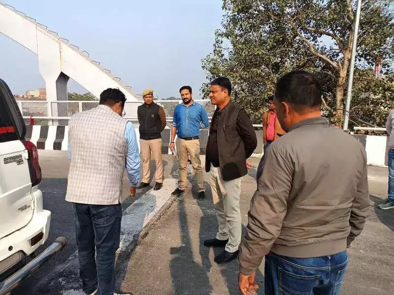 Varanasi Commissioner Warns Agencies: Finish Sarnath Road, Kazzakpura Flyover on Time