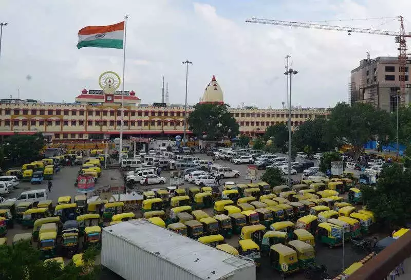 Varanasi Officials Tackle Cantt Station Traffic Chaos with New Road Design Plans