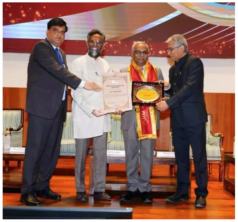 VNIT Nagpur Professor Wins Prestigious IIM Distinguished Educator Award 2025