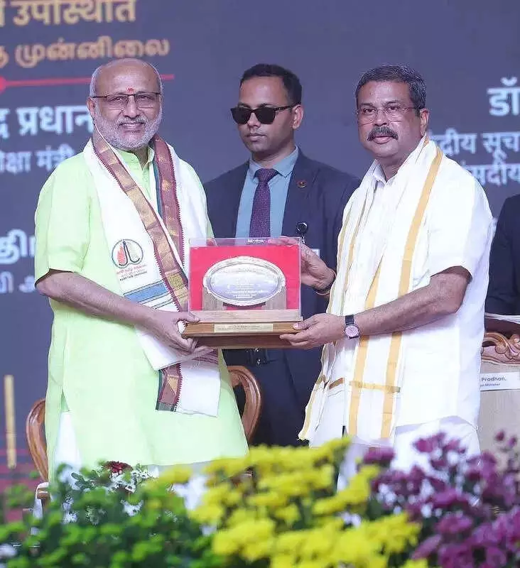 VP Radhakrishnan Reveals Tamil Warriors' Role in Kashi Temple Reclamation