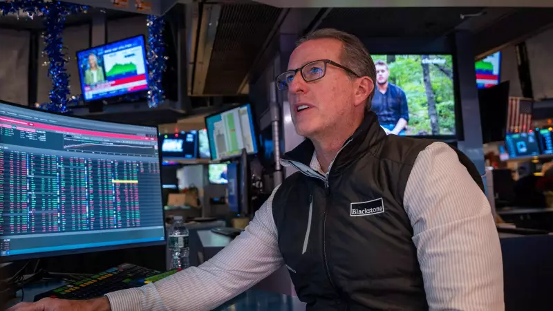 Wall Street Mixed Ahead of Key Data: S&P Flat, Dow Up Slightly