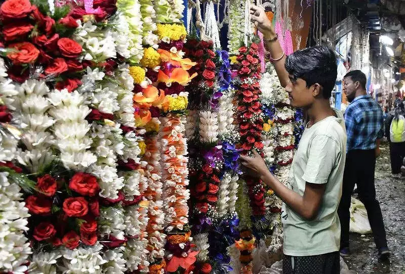 Wedding Season in Kolkata Hit as Air Travel Crisis Disrupts Flower Supply