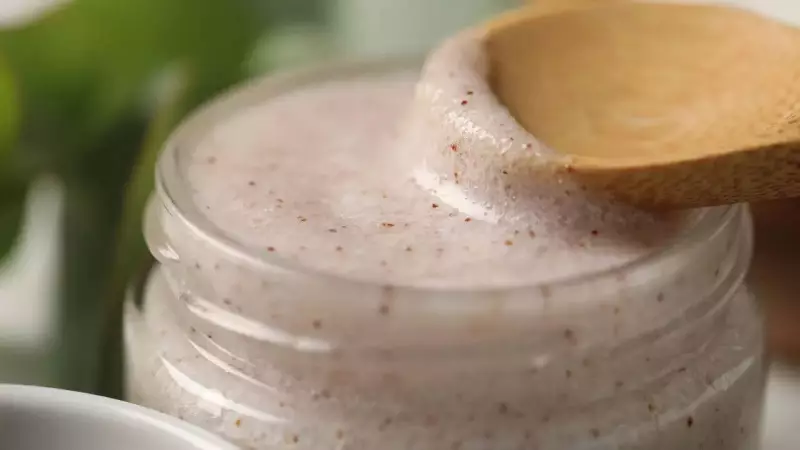 Winter Skin Care: How to Make a Gentle Hydrating Body Scrub at Home