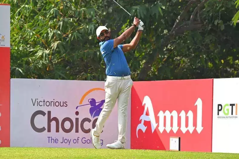 Yuvraj Sandhu Leads Jaipur Open 2025, Eyes Record Sixth PGTI Title