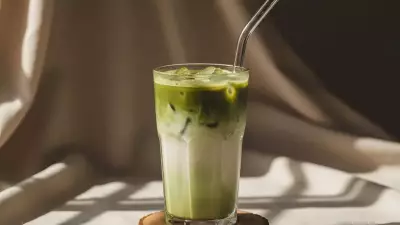 Blue Matcha vs Green Matcha: 5 Key Differences in Origin, Health & Taste