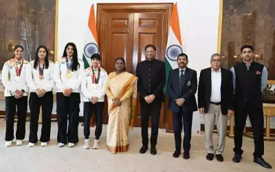 President Murmu Meets Boxing Champions, Hails Future of Indian Boxing