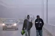 Delhi AQI Hits 385, Fog Worsens Air Quality to 'Very Poor' Levels