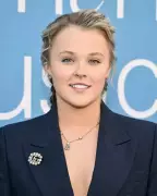 JoJo Siwa's 7-Year Ultimatum: Will Propose to Chris Hughes in 2032
