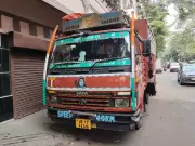 Kolkata: 11-Year-Old Boy Critically Injured After Bike-Truck Collision Near Maniktala