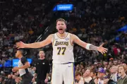 Luka Doncic's Christmas Day Status Uncertain for Lakers vs Rockets