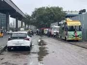 OMR Service Roads Turned Into Illegal Parking Zones, Choking Chennai's IT Corridor