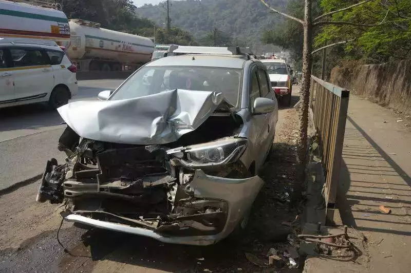 14-Vehicle Pile-Up on Ghodbunder Road After Wrong-Side Driving; 4 Injured