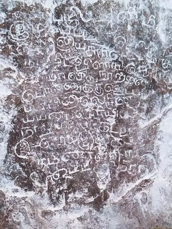 17th Century Damaged Rock Inscription Found Near Palani in Dindigul District