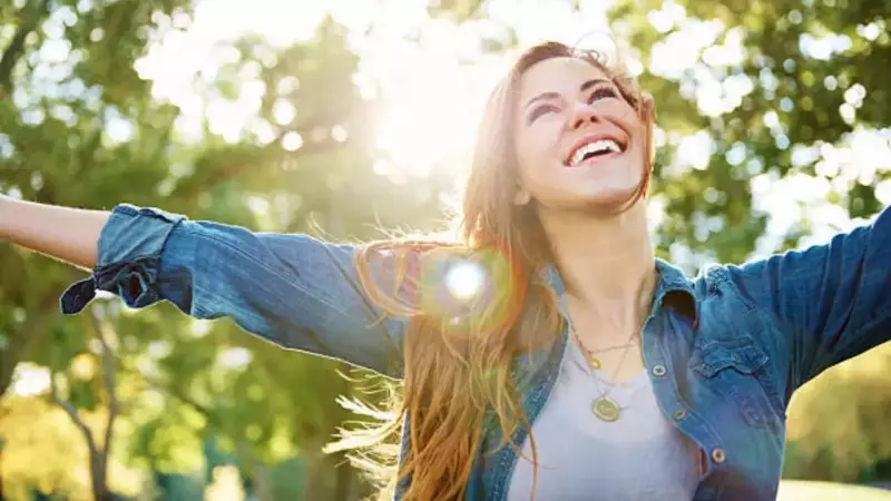 5 Zodiac Signs That Are Born to Be Sunshine in Any Room