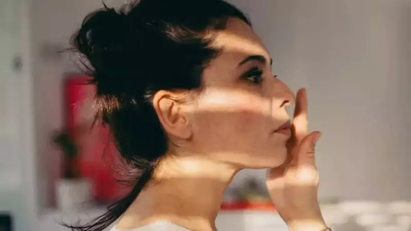 6 Vitamin Deficiencies That Show on Your Face & Hair: Signs & Science