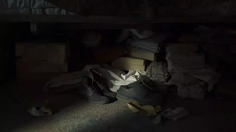 7 Items You Should Never Store Under Your Bed: Experts Warn of Dust & Pests