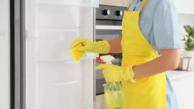 7 Warning Signs Your Refrigerator Needs Professional Deep Cleaning Services