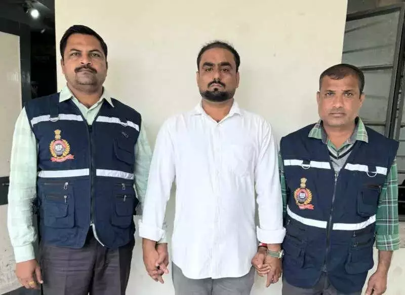 ACB Traps PMAY Computer Operator Taking Rs 2,000 Bribe in Panchmahal