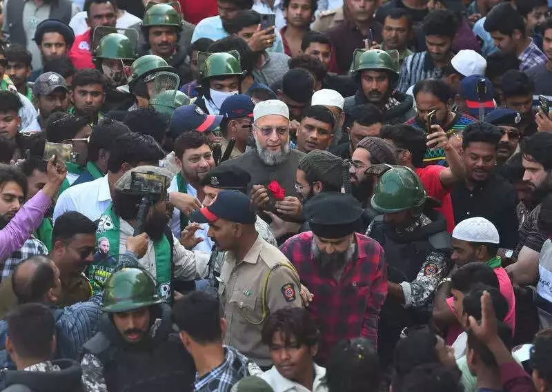 AIMIM Leader Imtiaz Jaleel Attacked in Chhatrapati Sambhajinagar; Owaisi Leads Protest March