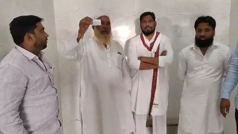 Akola Civic Polls Spark Controversy: Mosque Meeting Decides Candidate Via Draw