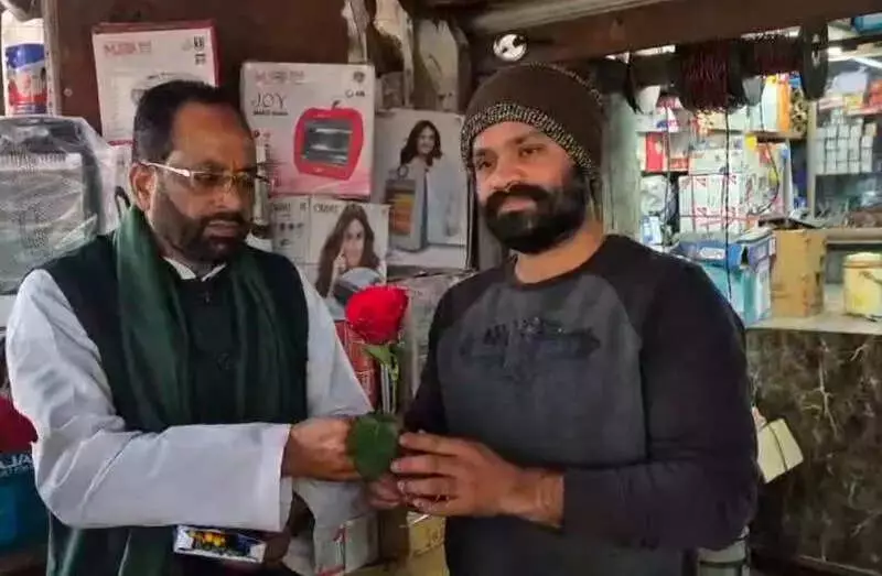 Aligarh Muslims Counter Sword Distribution with Roses and Pens for Harmony