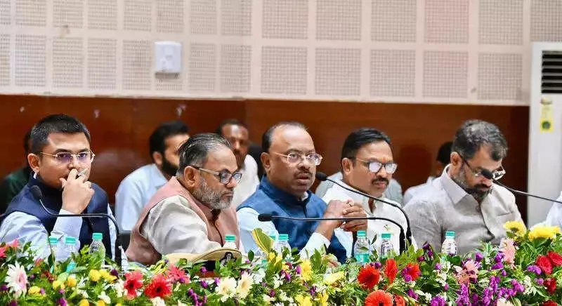 Amravati Gets ₹5 Crore Cancer Ward, Education & Healthcare Boost in DPC Meeting