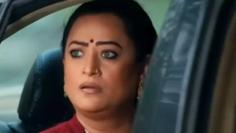 Anupamaa Drama Intensifies: Vasundhara's Health Crisis, Chawl Betrayal, and Family Exodus