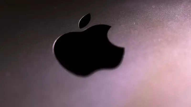 Apple's Next-Gen Siri: AI Chatbot Features & Wearable Pin in Development