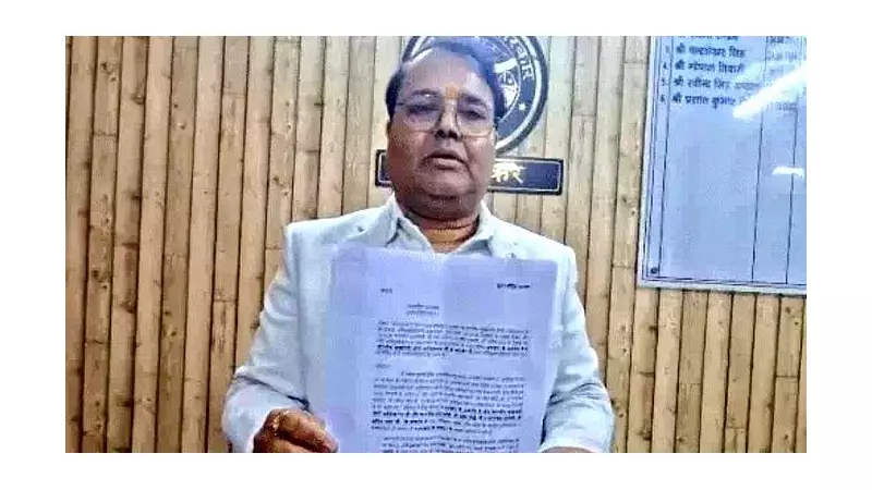 Ayodhya GST Commissioner Resigns in Tears Over Seer's Remarks on PM Modi, Yogi