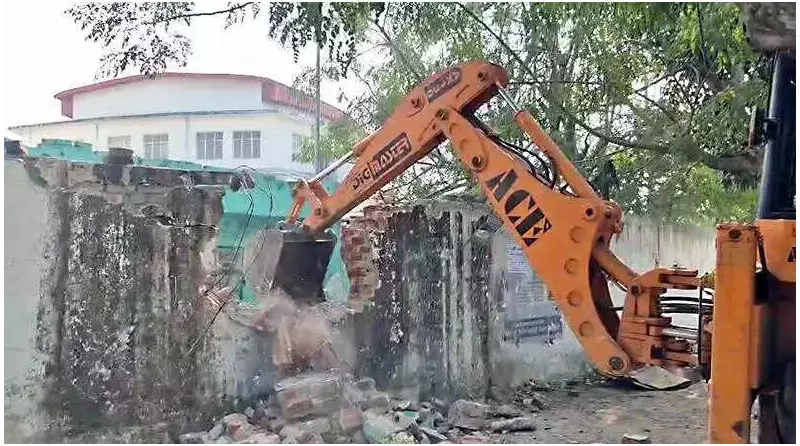 Bahraich Administration Demolishes 10 Illegal Mazars at Medical College Campus