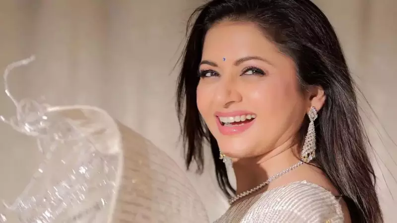 Bhagyashree at 56 Shares Her Secret: Kettlebell Swings for Core Strength