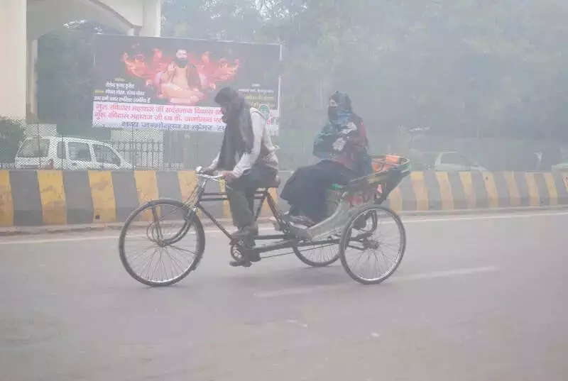 Bihar's Cold Spell: Patna Shivers at 9.5°C, Dense Fog Disrupts Life