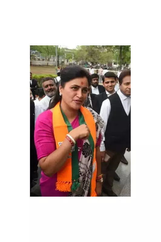 BJP's Navneet Rana Discharged in Caste Certificate Case; Father Still Faces Charges