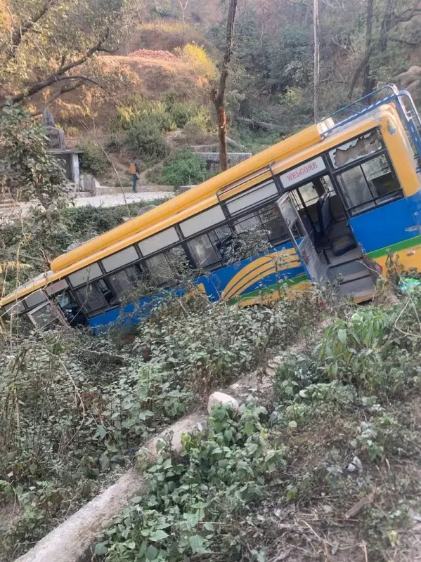 Bus Accident in Chamba: 15 Injured as Vehicle Rolls Down Hillside