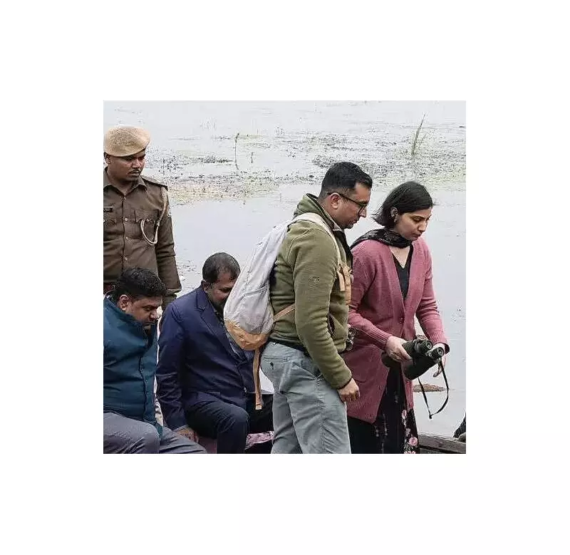 Buxar DM Inspects Gokul Reservoir, Directs Officials to Protect Migratory Bird Habitat