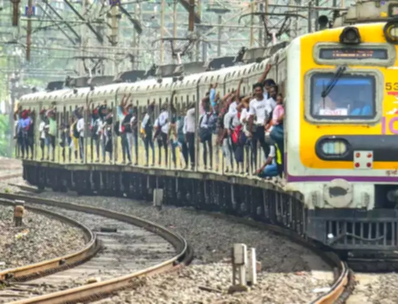 Central Railway Mumbai Commuters Face Friday Chaos: Injuries, Fire & Signal Failures Cause Major Delays