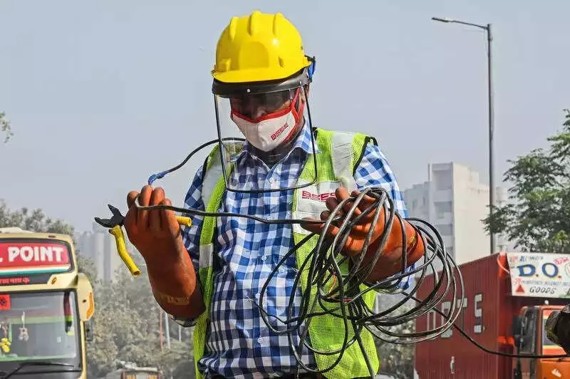 CESC MD Urges Tech Focus to Slash Power Leakage, Boost Revenue