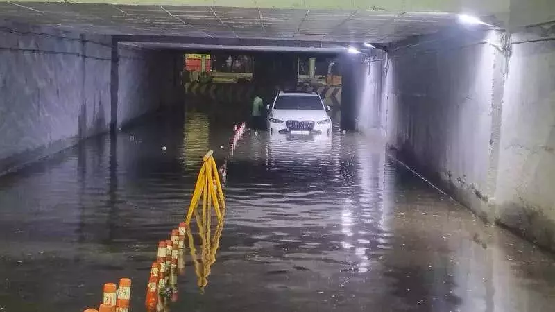 Chennai Family's Terrifying Ordeal: Trapped in Locked Car During Perambur Floods