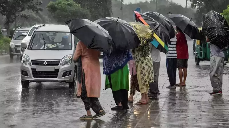 Chennai Weather Alert: Warm, Humid Day with 86% Rain Chance Amid Poor Air Quality